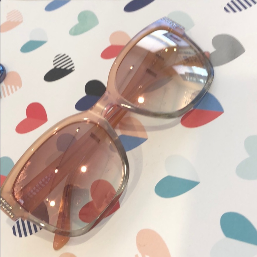 Vera Wang Farah Sunglasses with mirror tint